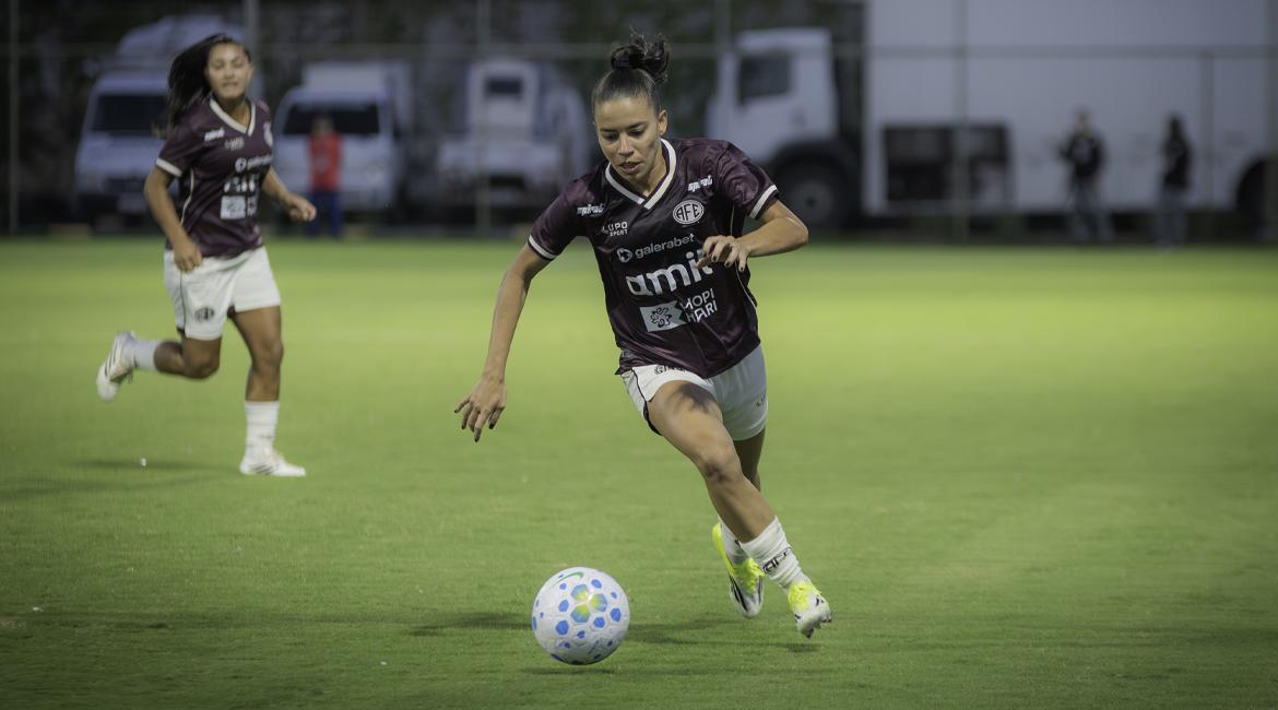 Guerreiras Grenás renovam vínculo com a lateral esuqerda Fátima Dutra!