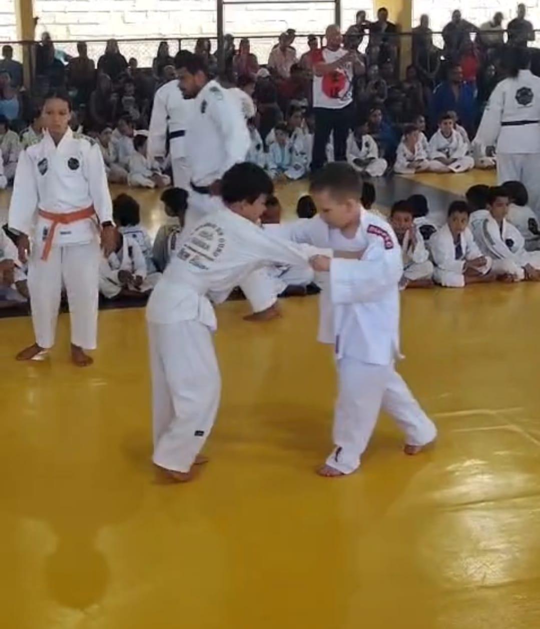 Judocas da Fundesport/Araraquara se destacam no Festival de Guaíra 2026!