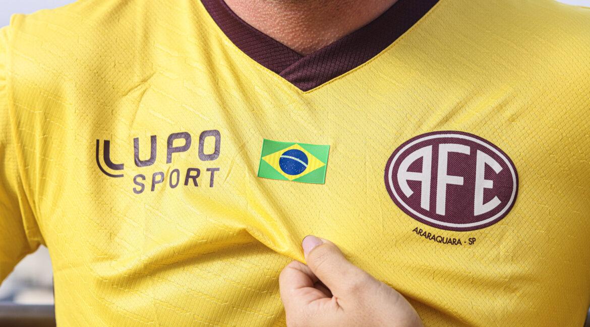 No clima da Copa2026, Ferroviária lança camisa  personalização especial em homenagem ao Brasil