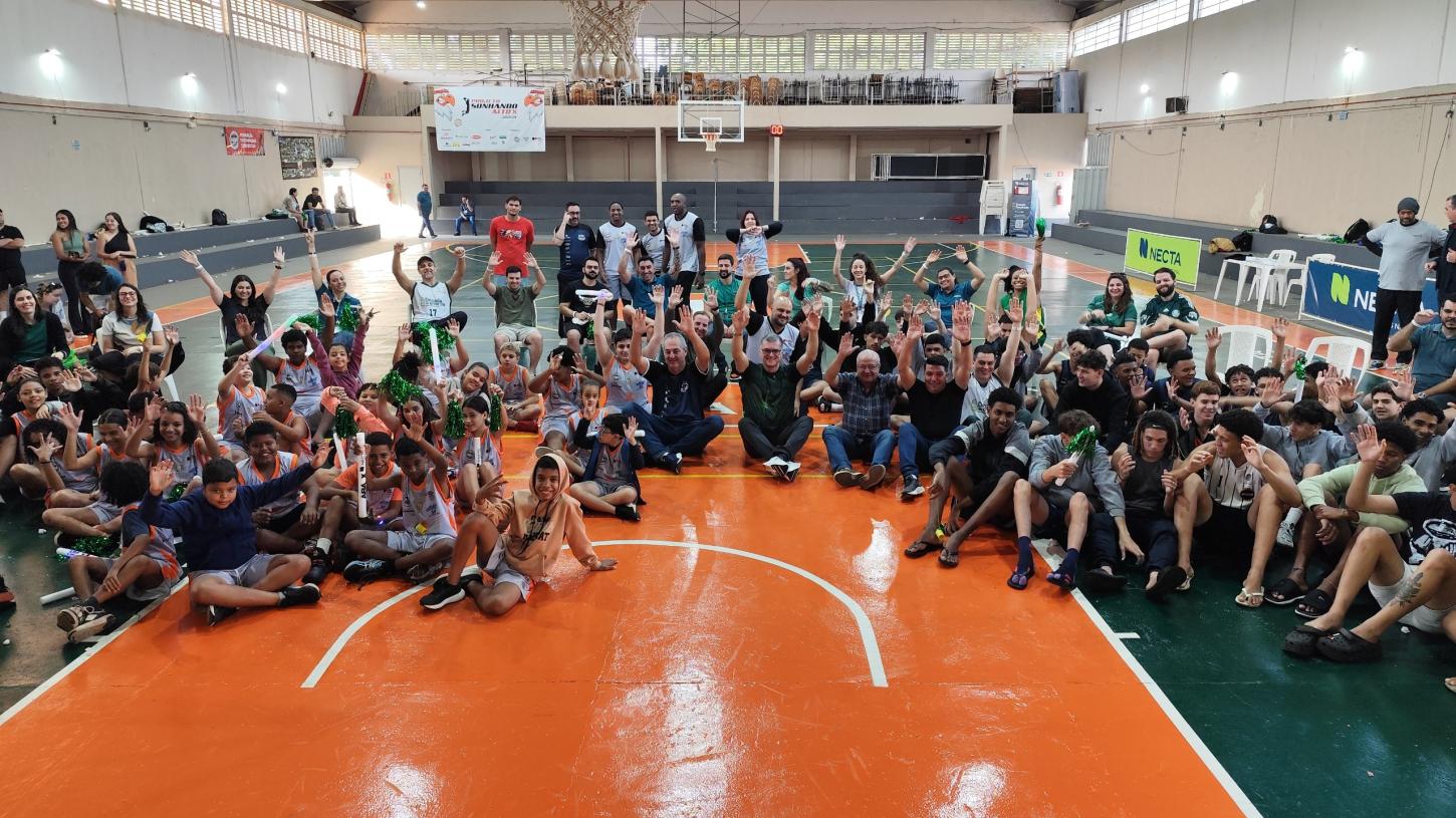 Quadra da APAE é reinaugurada e fortalece formação de jovens atletas do Basquete em Araraquara !