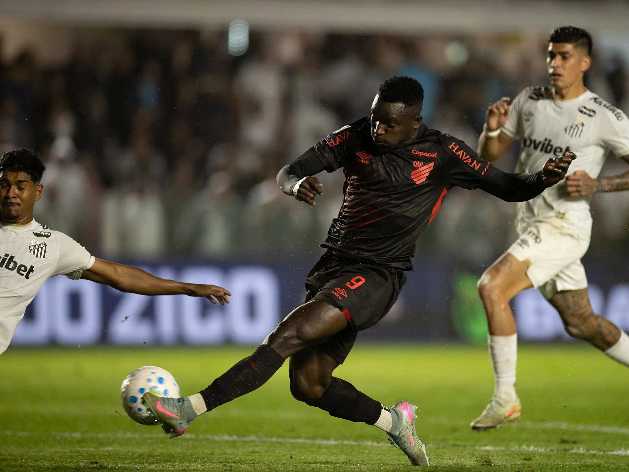 Cuca fica no Santos e se preocupa com o Brasileiro