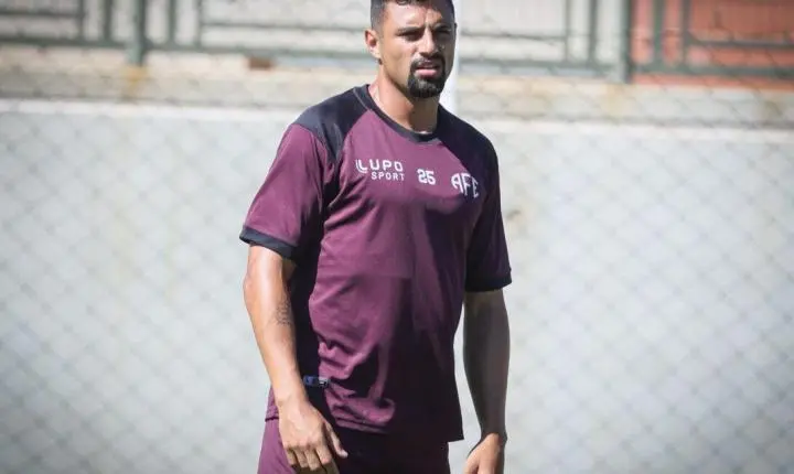 Carrilho pede atenção aos detalhes em duelo decisivo da Ferroviária contra o Sertãozinho!