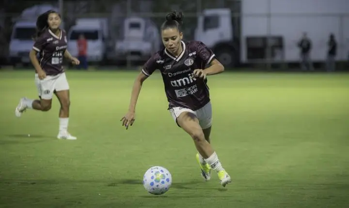 Guerreiras Grenás renovam vínculo com a lateral esuqerda Fátima Dutra!