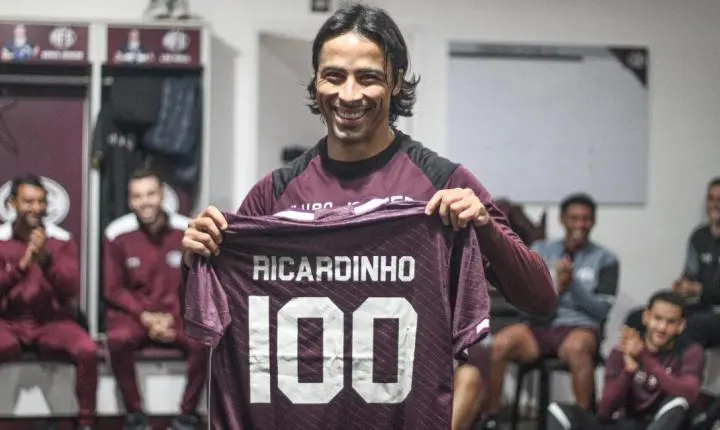 Ídolo afeano, Ricardinho recebe camisa em celebração aos 100 jogos pelo clube e projeta Ferroviária forte na briga pelo acesso!