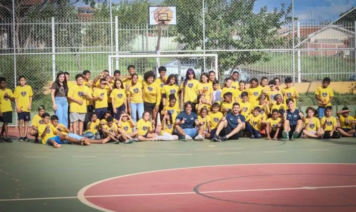 Jogadores da Ferroviária visitaram a LBV de Araraquara, onde levaram não só ovos de chocolate para adoçar a Páscoa 2026!!